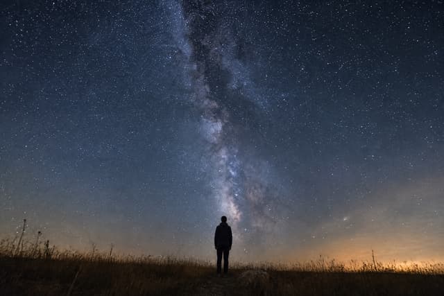 northern-vs-southern-hemisphere-how-the-night-sky-changes-skywhen